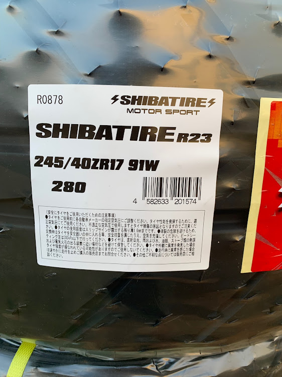 スイフトスポーツのDIY・タイヤ・シバタイヤ・今年の夏仕様に関するカスタム事例の投稿画像2枚目