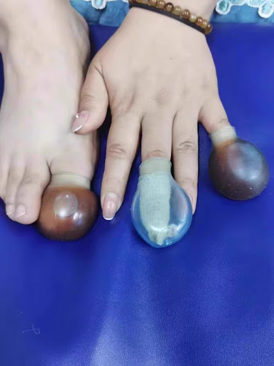 Title 8, Waterproof Protective Sleeve For Finger Wound