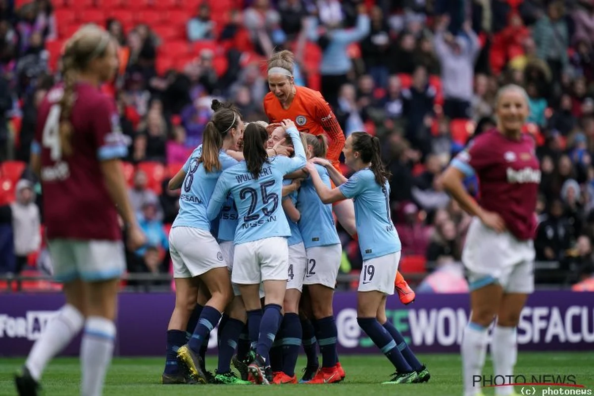 Prachtig: Tessa Wullaert mag haar tweede prijs van het seizoen bijschrijven na knappe zege in FA Cup