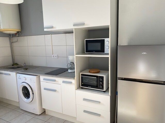 Location  appartement 1 pièce 24 m² à Venissieux (69200), 654 €