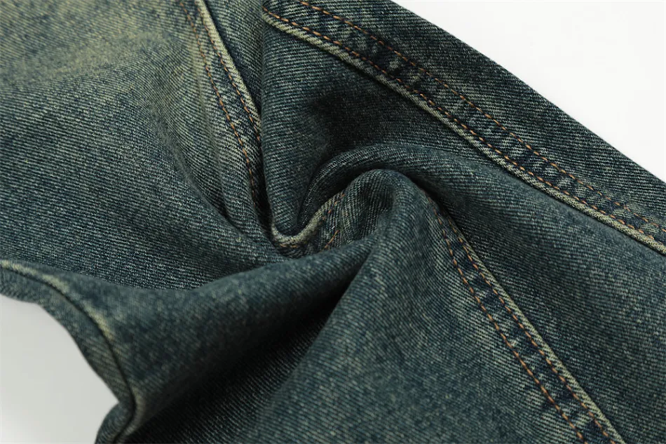 Jeans sencillos, desgastados y lavados para hombre. Comodidad y estilo casual diarios. Perfectos para un look relajado y moderno. Elige tu talla ideal.