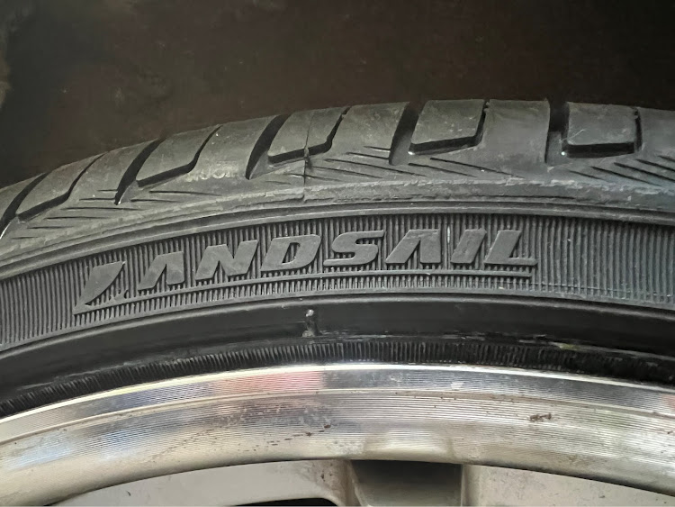 セレナのタイヤ交換・LANDSAIL・インパル・エアサスに関するカスタム事例の投稿画像4枚目
