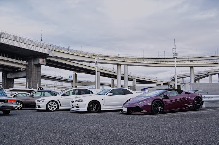 スカイライン GT-Rのbnr34・GT-R・今年もよろしくお願いします・初詣・ランボルギーニ ウラカンに関するカスタム事例の投稿画像2枚目