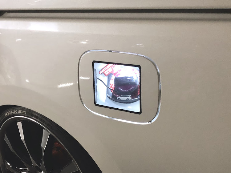 ステップワゴンの愛車・DIY・LED・給油口・暇つぶしに関するカスタム事例の投稿画像2枚目