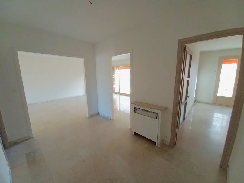 Location  appartement 3 pièces 95 m² à Aix-en-Provence (13090), 1 750 €