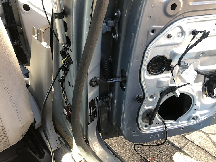 V50のVOLVO・caraudio・DIY・kicker・どうにでも鳴れwに関するカスタム事例の投稿画像4枚目