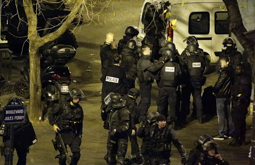 Police secure the area close Jules Ferry Square in central Paris, on November 13, 2015. AFP PHOTO / KENZO TRIBOUILLARD