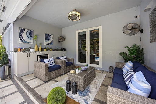 House with pool and terrace 4