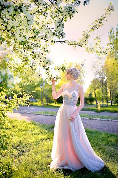 結婚式の写真家Elena Raevskaya (leonflo)。2018 6月5日の写真