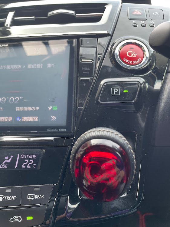 プリウスαのフェールリッドオープナー・シフトノブ交換・プリウスα G's・プリウスα GR SPORT・#プリウスαいじりに関するカスタム事例の投稿画像2枚目