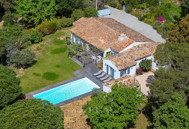 Villa with pool 10