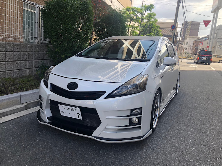 プリウスαの10月も残りわずか・ドライブする？洗車する？それともドンキ逝く？・低そうにも見えない低くない車・自由時間ってええやん！😍に関するカスタム事例の投稿画像4枚目