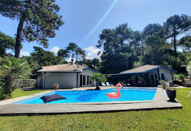 Maison avec piscine et terrasse 19