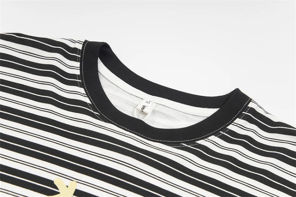 T-shirt a righe con collo rotondo e maniche corte da uomo, perfetto per un look casual e confortevole in ogni occasione.