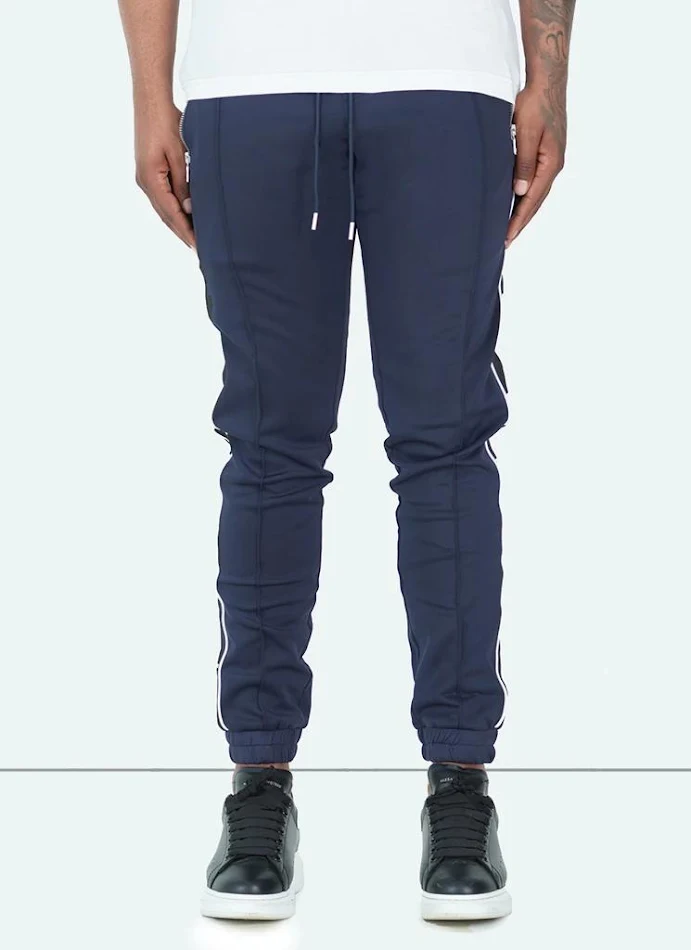 Pantaloni da uomo tinta unita, skinny fit, sportivi, con dettagli colorati a contrasto sui piedi. Comfort e stile per l'uomo dinamico.