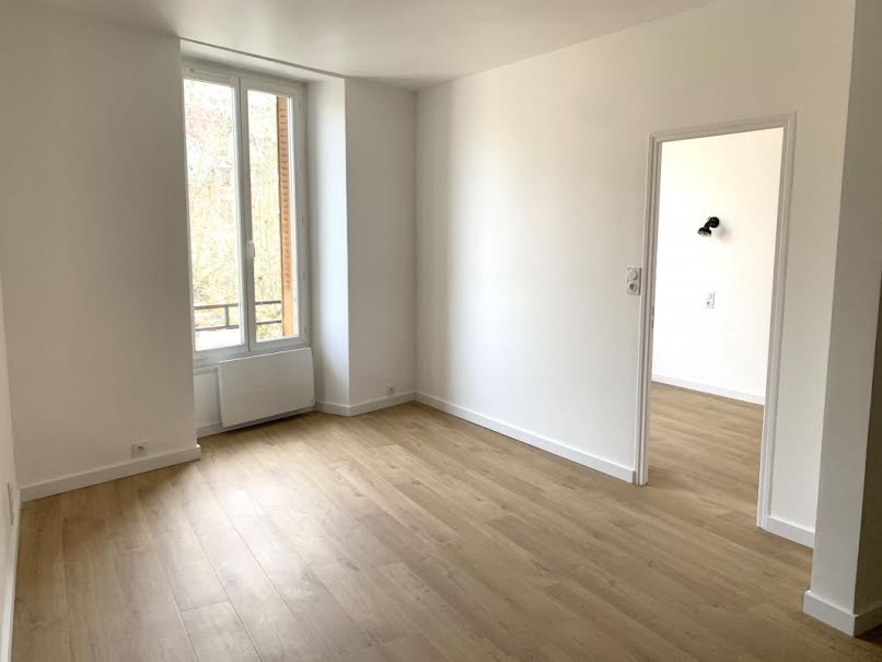 Location  appartement 2 pièces 34 m² à Marcillac-Vallon (12330), 470 €