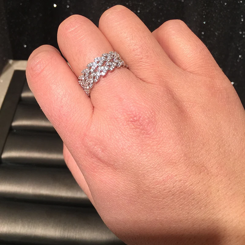 Bague de blé rétro décontractée pour femmes. Un accessoire de mode élégant et intemporel qui ajoute une touche vintage à votre look quotidien avec raffinement.