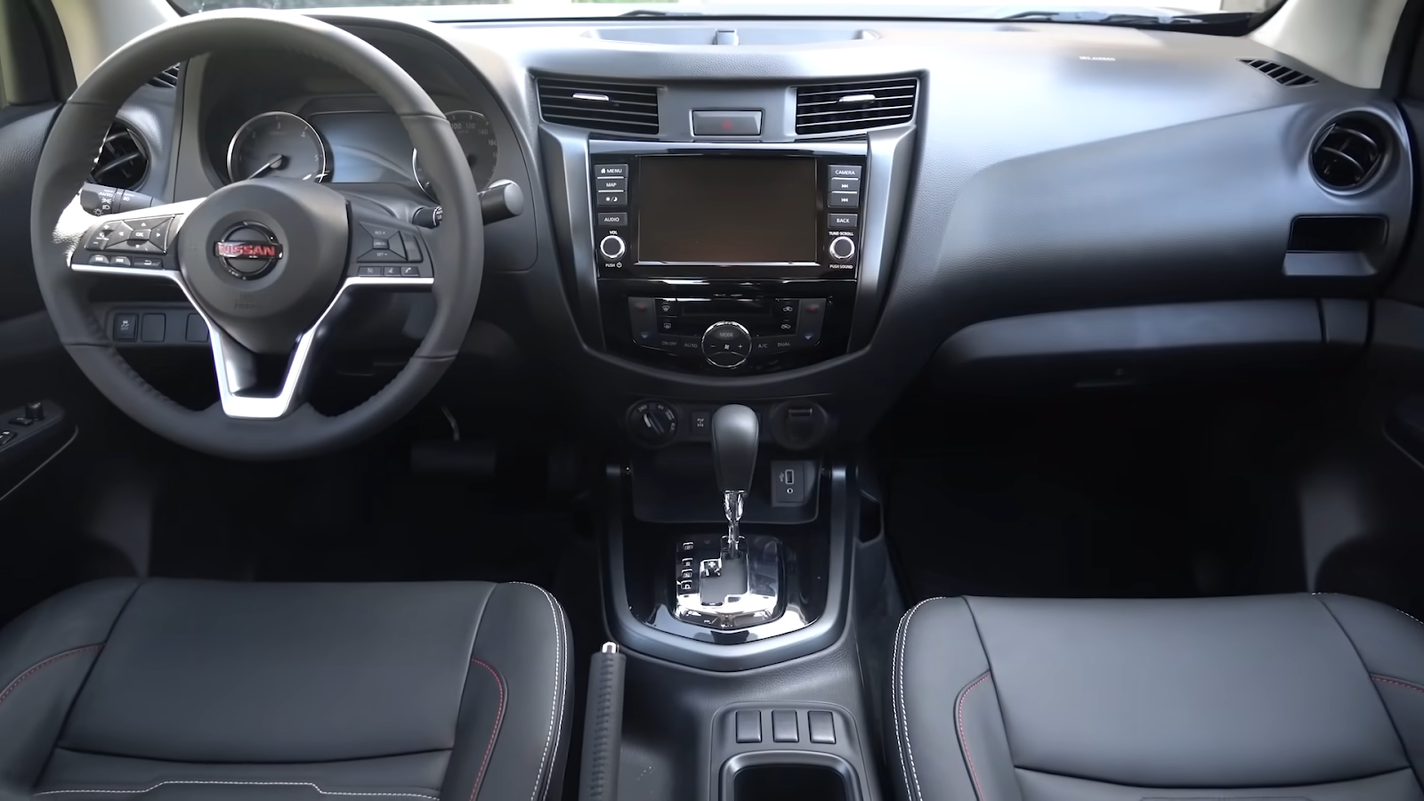 Nissan Navara 2022 Interior