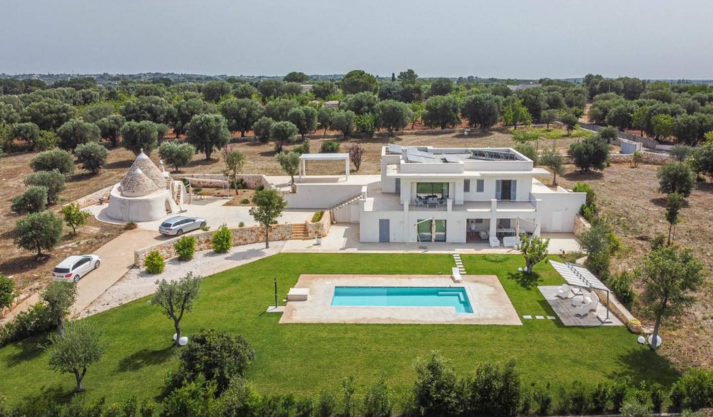 Villa with pool and garden Ostuni