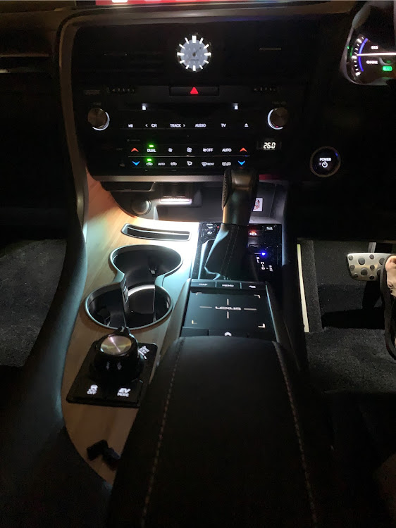 RXのレクサスRX・レクサスRX450h・レクサスRX後期・USBライト・LEXUSに関するカスタム事例の投稿画像7枚目