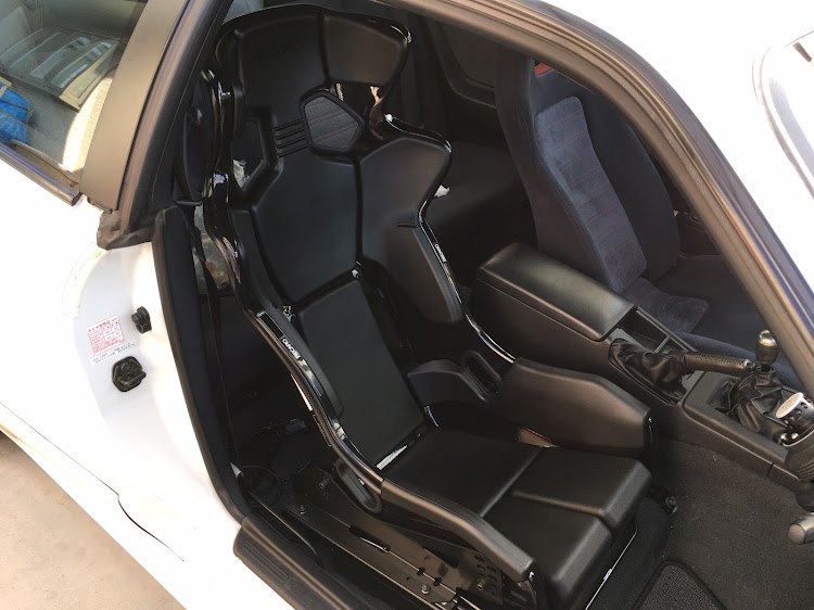 スカイライン GT-RのスカイラインGT-R・シート交換・BCNR33・ステアリング交換・今年もよろしくお願いしますに関するカスタム事例の投稿画像2枚目