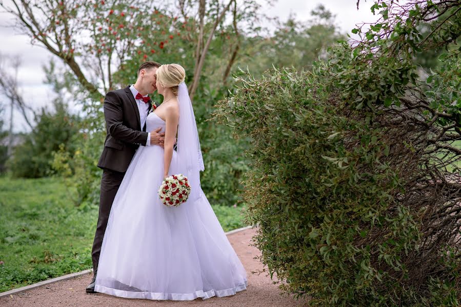 Fotógrafo de casamento Elena Bolyukh (elenbo29). Foto de 3 de abril 2019