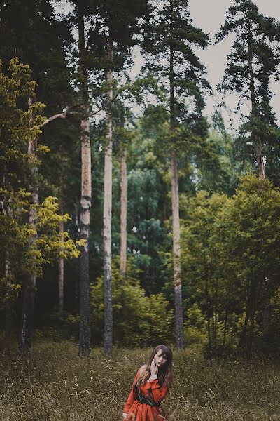 Hääkuvaaja Railya Mizitova (raily). Kuva otettu 1. heinäkuuta 2013