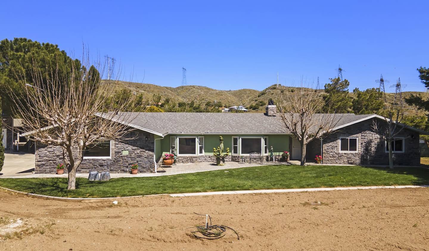 House Leona Valley