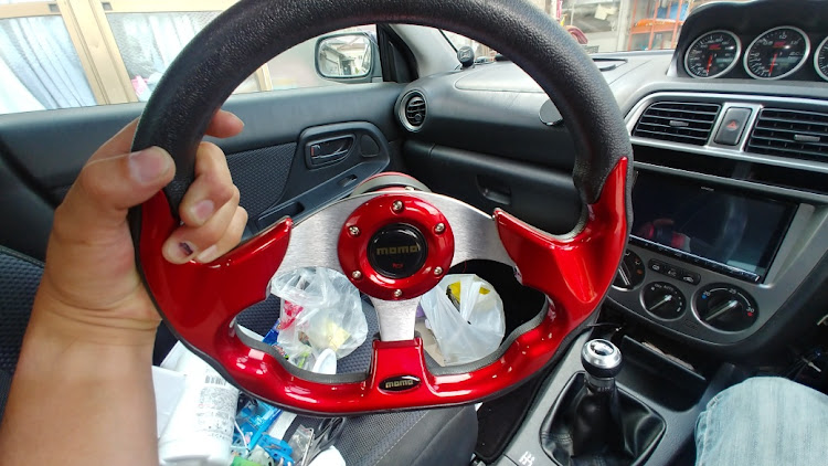 インプレッサ WRXのオイル交換・ハンドル交換・サイドテーブル直しに関するカスタム事例の投稿画像2枚目
