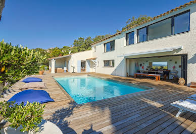 Seaside villa with pool 15