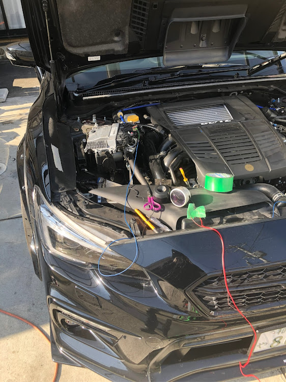 WRX S4のＤＩＹ作業・ダクト　カナード・シートヒーター最高・タワーバー・メーターに関するカスタム事例の投稿画像13枚目