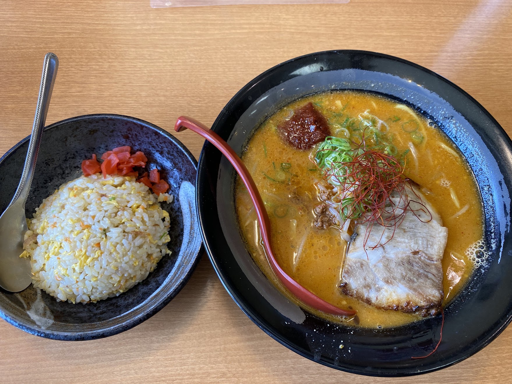 辛味噌ラーメンと半チャン