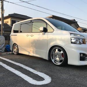 ヴォクシー