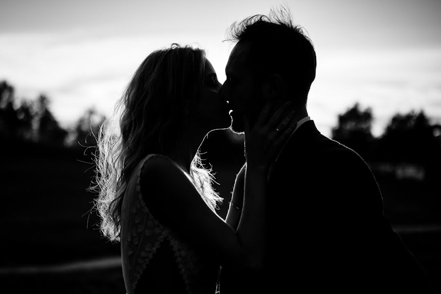 Fotógrafo de casamento Bartłomiej Głowacki (fotografiazglowa). Foto de 1 de fevereiro 2023