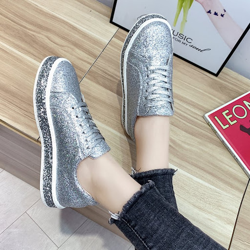 Title 7, Large size flat lace-up womens shoes with rhin...