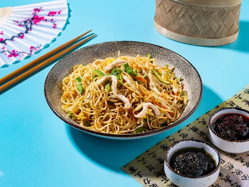 Wok Tossed Hakka Noodles Chicken(Ak)