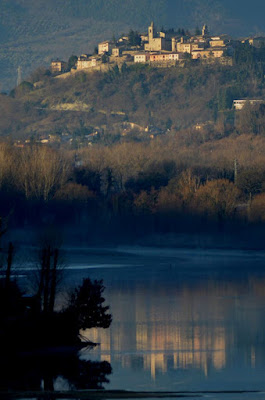 Riflessioni in uno specchio D'acqua di sbrilla