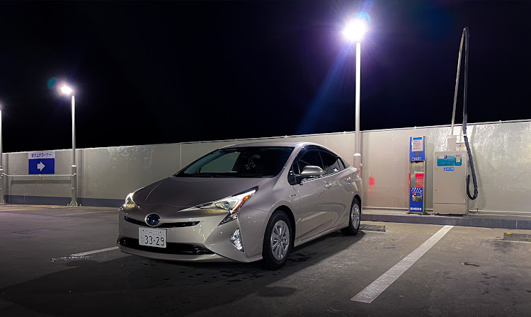 プリウスの納車されました・50プリウス前期・サイドマーカーのある生活・USDM・スティールブロンドメタリックに関するカスタム事例の投稿画像1枚目