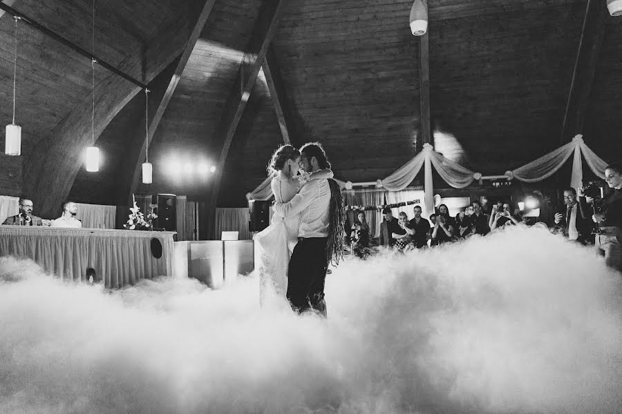 Wedding photographer Szabolcs Locsmándi (thelovereporters). Photo of 22 November 2023