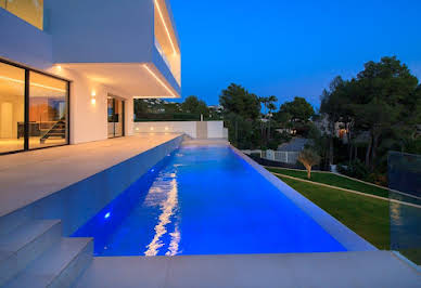 Villa with pool and terrace 4