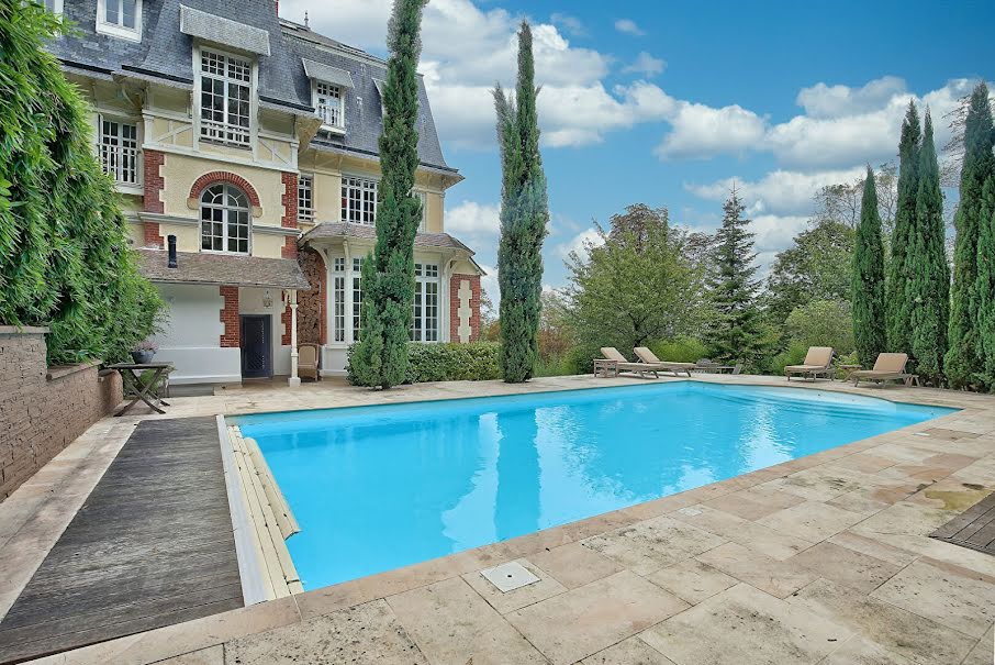 Location meublée maison 11 pièces 414.13 m² à Louveciennes (78430), 9 500 €