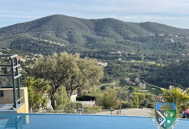 Villa avec piscine et terrasse 3