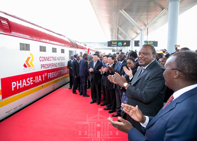 President Uhuru Kenyatta flanked by Transport CS James Macharia (R) during the launch of freight service on the Standard Gauge Railway from Nairobi to Naivasha, December 17, 2019. /PSCU