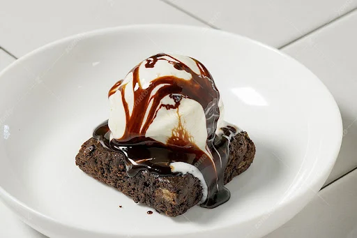 Chocolate Brownie With Ice Cream