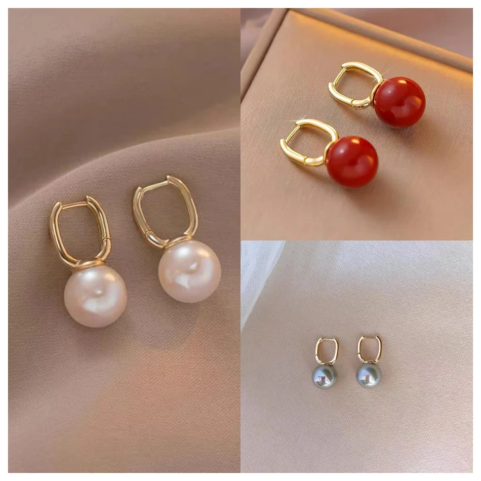 Boucles d'oreilles perles rétro élégantes pour femmes, l'accessoire de mode intemporel qui rehausse votre style avec élégance et charme classique.