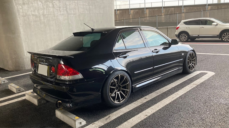 アルテッツァのアルテッツァ・タイヤ交換に関するカスタム事例の投稿画像2枚目