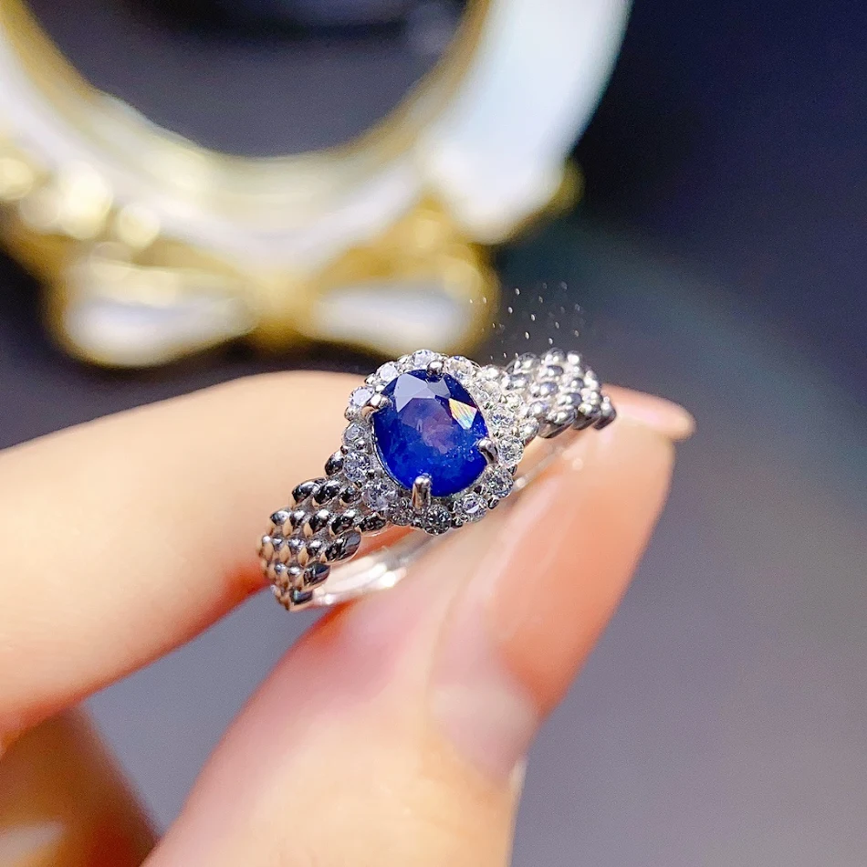Bague saphir naturel Bijoux argent Cadeau femme Idée cadeau précieuse Élégance intemporelle Mariage Fiançailles Accessoire raffiné