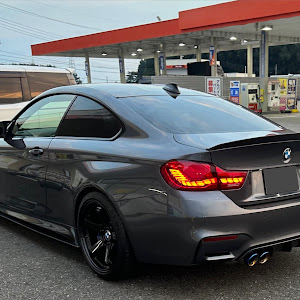 M4 クーペ F82