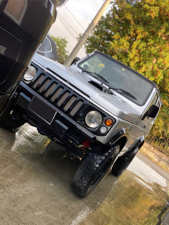 ジムニーの紅葉と愛車・洗車・家族サービスは大事に関するカスタム事例の投稿画像1枚目