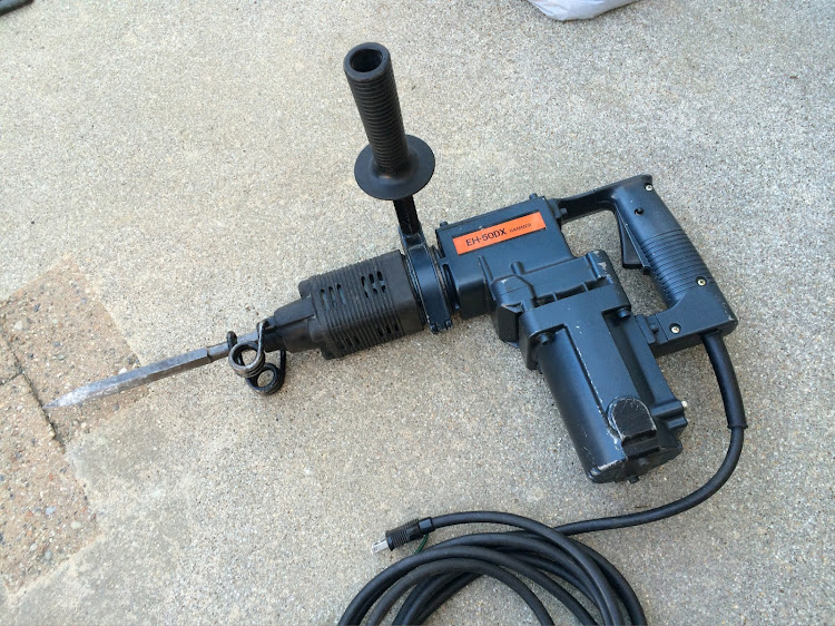 はりーさんが投稿したDIY・ガレージライフ・手作業で土木工事・まだまだ掘りますに関するカスタム事例の投稿画像1枚目